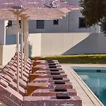 Hotell Tzanis 4*